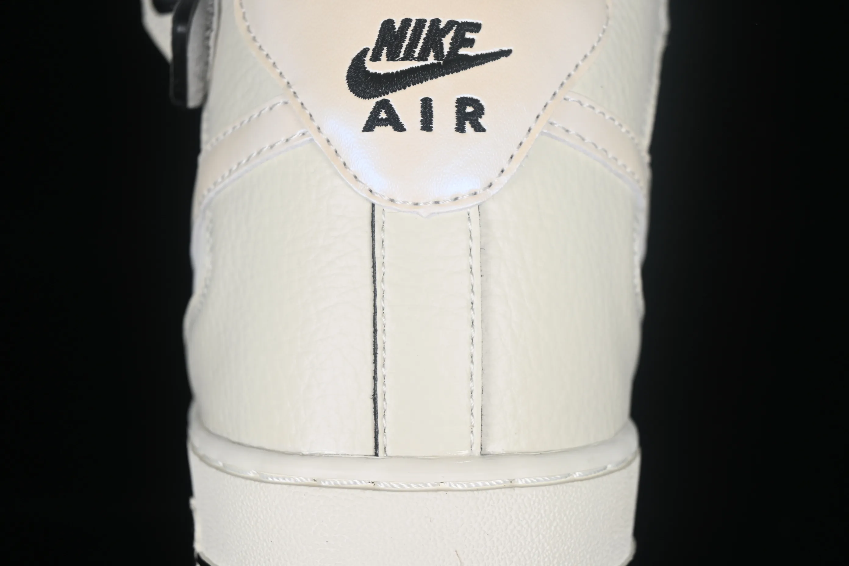 All categories Nk Air Force 1 Air Force series Nk Air Force 1 Mid Air Force mid-top Nk Air Force 1'07 Mid black pearlescent small hook Air Force One mid-top casual sneakers SG2356-807